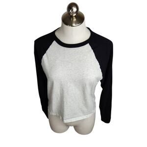 Aritzia Sunday Best Crop Baseball Tee Womens Small Raglan Sleeve‎ Navy Blue Gray